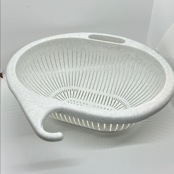 Vintage YAFFA Basic Line White Plastic Hanging Colander Strainer Kitchen Large - Picture 1 of 13